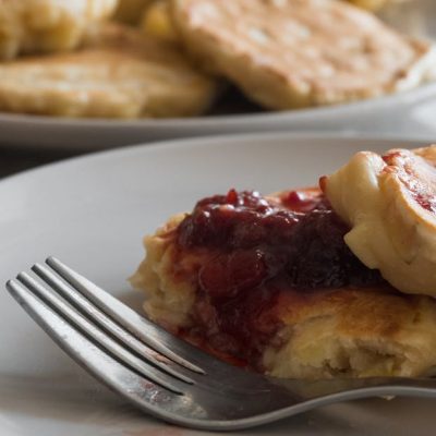 découvrez la recette délicieuse des apple fritters, des beignets moelleux et fruités à base de pommes caramélisées, parfaits pour une gourmandise faite maison.
