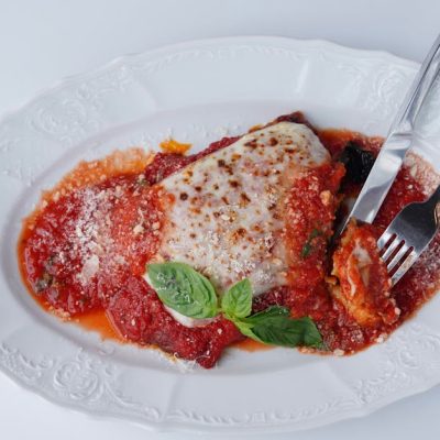 découvrez notre recette savoureuse de poulet mozzarella gratiné, facile à préparer pour un repas gourmand et fondant.