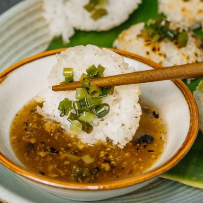 découvrez nos délicieuses boules de riz cuites au four, une recette savoureuse et facile à préparer pour un repas gourmand et léger.