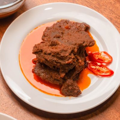 découvrez une recette savoureuse de ragoût de bœuf, mijoté lentement pour une viande tendre et des légumes fondants, parfaite pour un repas réconfortant.