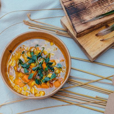 découvrez notre recette savoureuse de gratin butternut crozet, un plat réconfortant et gourmand alliant la douceur de la courge butternut aux petites pâtes savoyardes.