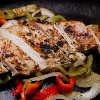 découvrez notre recette savoureuse de poulet cajun, relevée d'épices typiques de la louisiane pour un plat plein de caractère et de chaleur.
