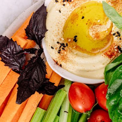 découvrez notre recette facile et savoureuse de houmous à la carotte, une alternative colorée et saine pour vos apéritifs et en-cas.