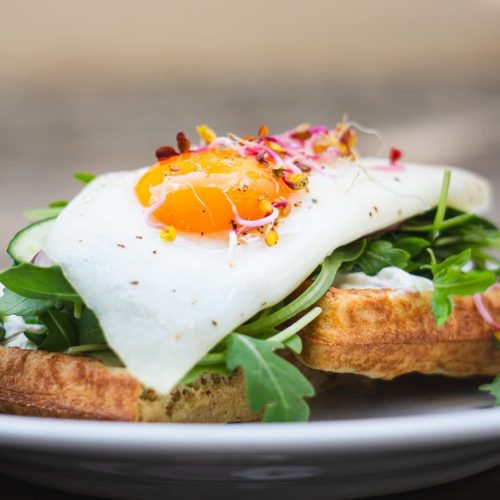 Recette originale de gaufres à la carotte et comté pour un délicieux petit déjeuner