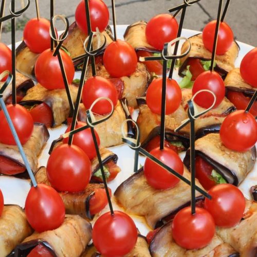 Comment préparer des brochettes apéritives à la tomate cerise, mozzarella et chorizo