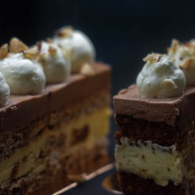 découvrez notre délicieux gâteau à la crème de marrons, alliant douceur et saveurs gourmandes pour un plaisir unique.