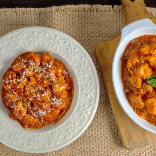 Gnocchi au poulet, pesto rosso et tomate : une recette savoureuse et facile