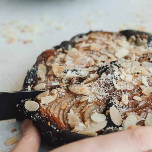 Comment préparer une galette des rois au chocolat et à la poire, fondante et croustillante
