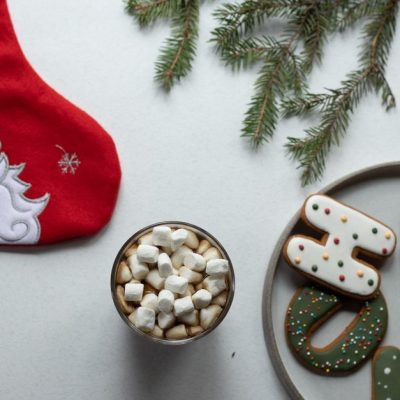 découvrez notre recette facile et délicieuse de cookies au chocolat de noël, parfaits pour partager la magie des fêtes en famille.