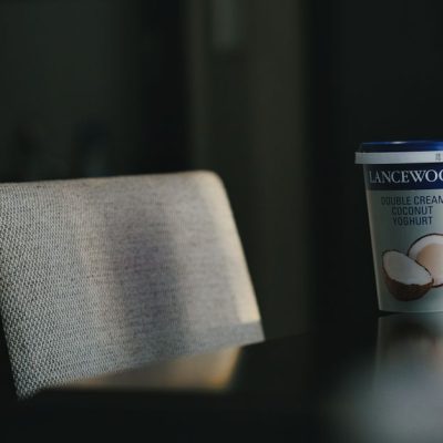 découvrez les bienfaits du yaourt à la noix de coco : une alternative saine et savoureuse riche en probiotiques, vitamines et nutriments essentiels pour votre bien-être.