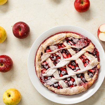 découvrez notre délicieuse tarte aux pommes onctueuse, alliant une pâte croustillante à une garniture riche et crémeuse pour un dessert parfait.
