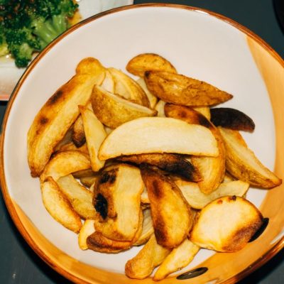 découvrez comment préparer des pommes de terre grenaille croustillantes à l’air fryer : dorées à l’extérieur, fondantes à l’intérieur et faciles à réaliser.