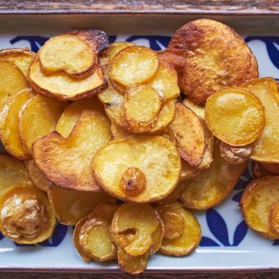 découvrez notre recette de pommes de terre rôties croustillantes, parfaites pour accompagner tous vos plats avec une texture dorée et un goût savoureux.