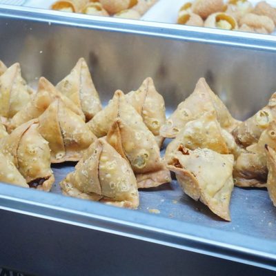 découvrez comment préparer des samoussas au thon croustillants et savoureux, cuits à la friteuse à air pour une version légère et gourmande. parfait en apéritif ou en snack!
