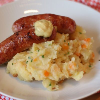 découvrez la recette des duchess potatoes, des pommes de terre purée délicatement épicées et dorées au four pour accompagner parfaitement vos plats.