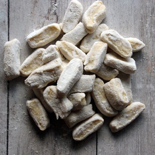 Gratin de gnocchi et petits pois façon carbonara : recette facile et savoureuse