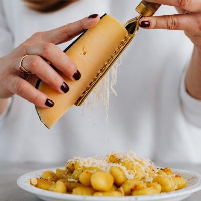 recette facile et savoureuse de gnocchi à la carbonara, un plat italien crémeux et gourmand parfait pour un repas convivial.