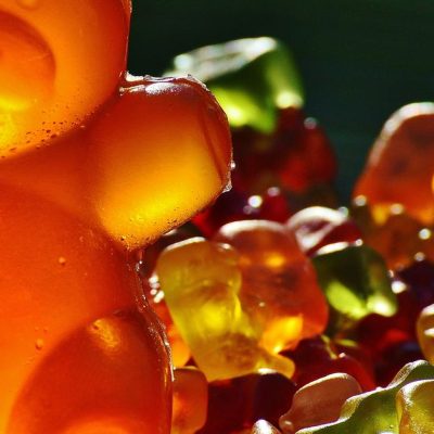 découvrez comment préparer de délicieux gummy bears maison facilement avec notre recette simple et amusante, parfaite pour petits et grands.