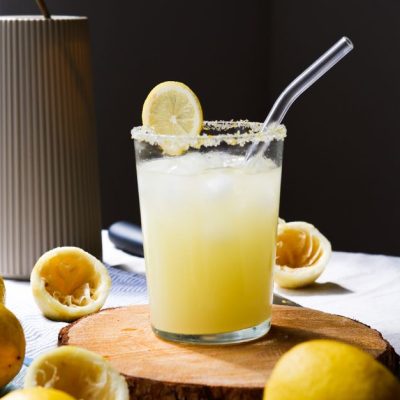 découvrez notre recette de limonade maison, fraîche et naturelle, idéale pour se rafraîchir lors des chaudes journées d'été.