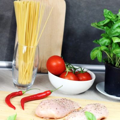 découvrez notre recette savoureuse de pain de poulet à l'italienne, parfaite pour un repas convivial et riche en saveurs méditerranéennes.