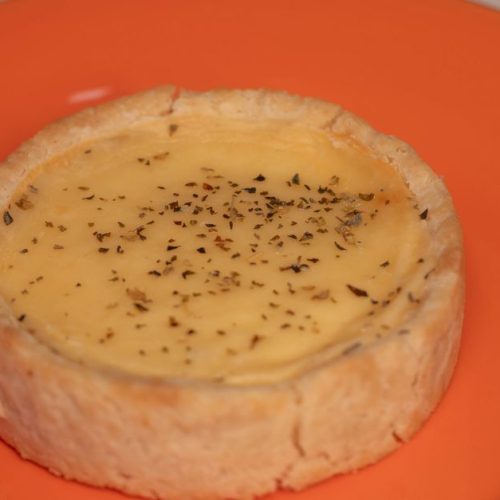 Flan de poireaux au bacon et chèvre : une recette savoureuse et facile à réaliser