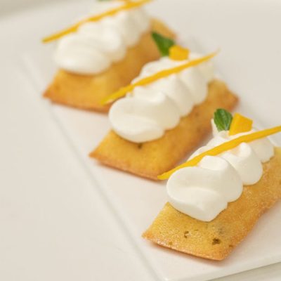 délicieux dessert à la crème de citron, frais et onctueux, parfait pour une touche sucrée et acidulée à votre repas.