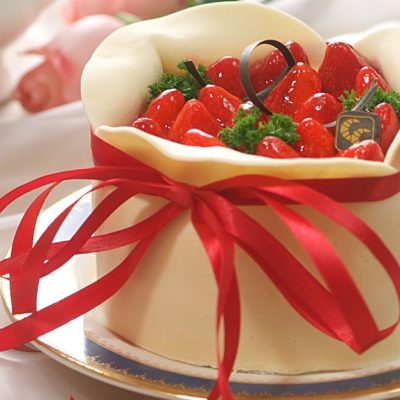 découvrez notre gâteau couronne à la crème de mascarpone, une délicieuse pâtisserie alliant douceur et élégance pour vos moments gourmands.