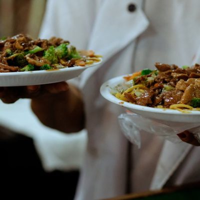 découvrez une recette savoureuse de sauté de bœuf à la méditerranéenne, pleine de légumes frais et d'épices aromatiques pour un repas rapide et équilibré.