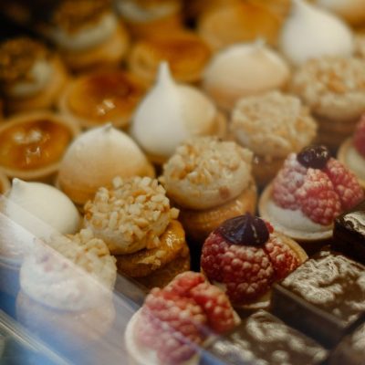 découvrez nos mini-financiers, de délicieux petits gâteaux moelleux aux amandes, parfaits pour accompagner votre café ou thé. idéal pour une pause gourmande à tout moment de la journée.