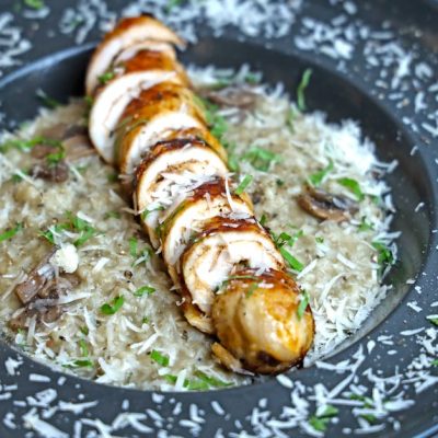 découvrez une recette savoureuse de risotto au poulet et aux champignons, facile à préparer et parfaite pour un repas réconfortant.