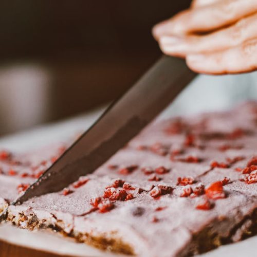 Bûche glacée au nougat et framboise : une recette gourmande et rafraîchissante