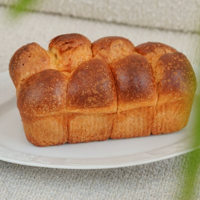 découvrez la brioche parisienne, une douceur moelleuse et fondante, parfaite pour vos petits-déjeuners et goûters gourmands à la française.