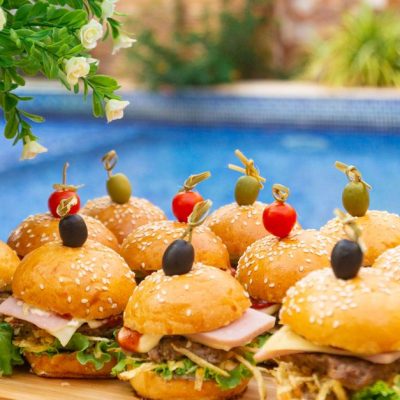 découvrez la recette parfaite du mini pain à burger : moelleux, savoureux et idéal pour des mini burgers gourmands faits maison.