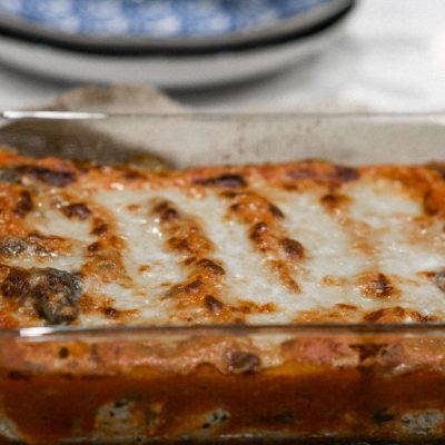découvrez une délicieuse lasagne à la citrouille et au fromage de chèvre, une recette gourmande et originale parfaite pour les repas d'automne.