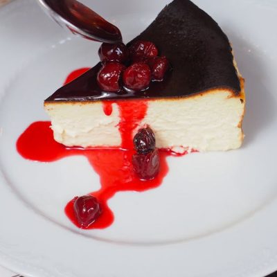 découvrez une recette délicieuse et facile de cheesecake à la ricotta, alliant douceur et légèreté pour un dessert parfait en toutes occasions.
