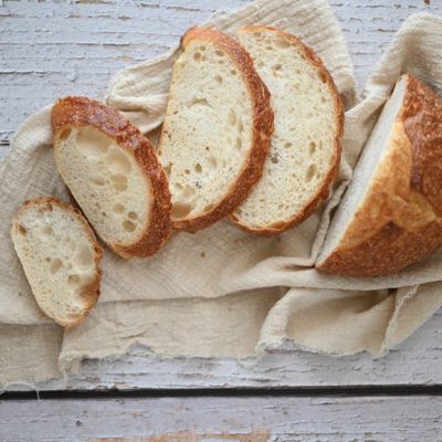 découvrez comment préparer et entretenir un levain naturel pour réussir vos pains au levain maison avec une texture et un goût authentiques.