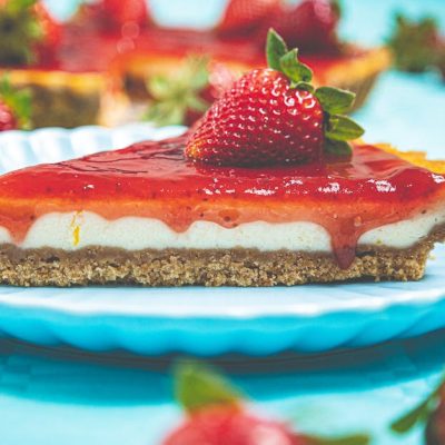 découvrez notre recette délicieuse de cheesecake à la fraise, un dessert crémeux et fruité parfait pour toutes les occasions.
