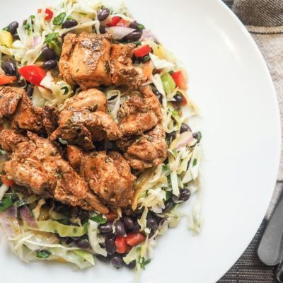 découvrez une salade de haricots blancs au chorizo, savoureuse et facile à préparer, idéale pour un repas gourmand et plein de caractère.